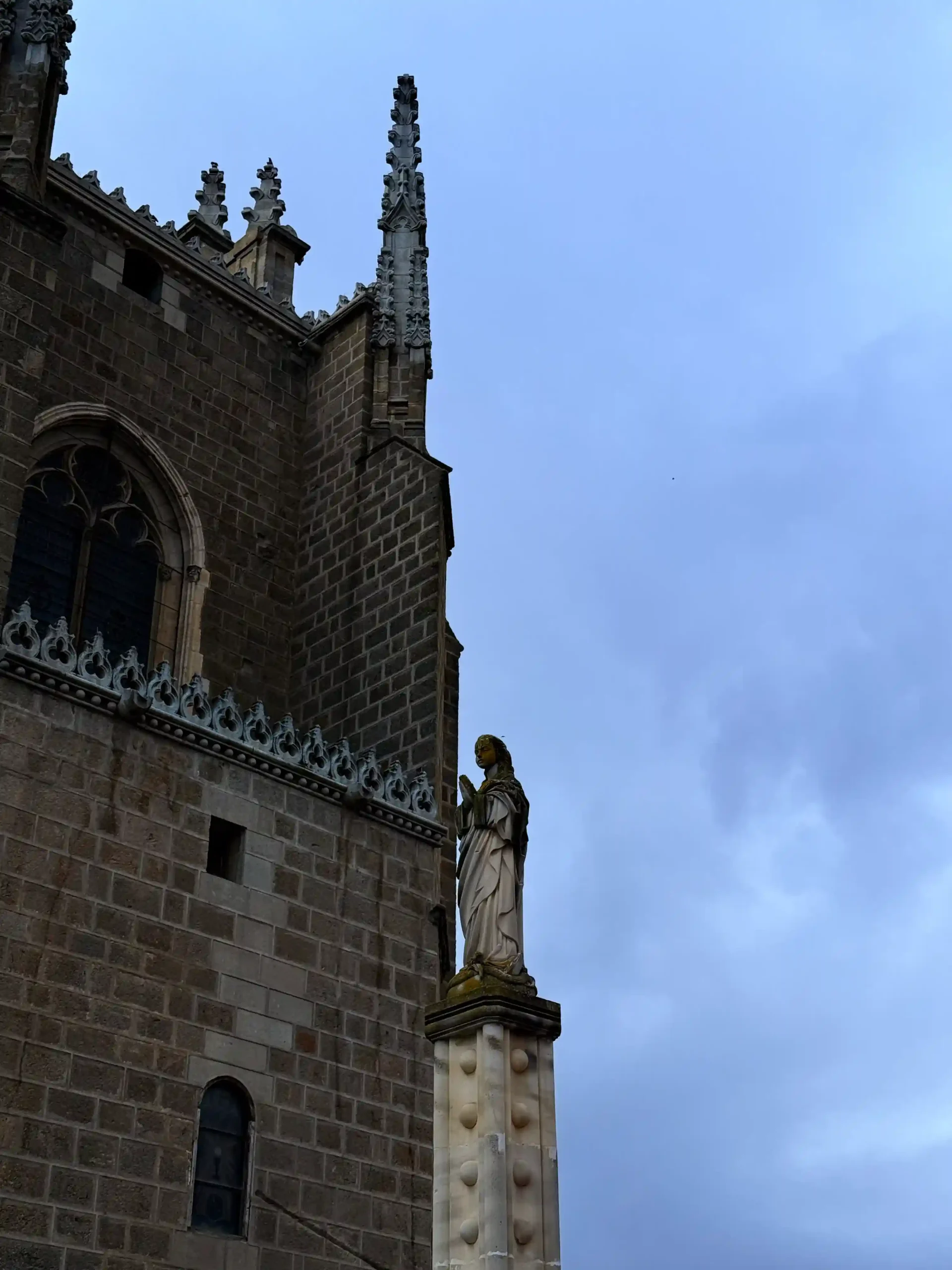Detalle de imagen mariana en procesión nocturna de Semana Santa toledana — Foto propia La Maleta Inquieta, mayo 2026