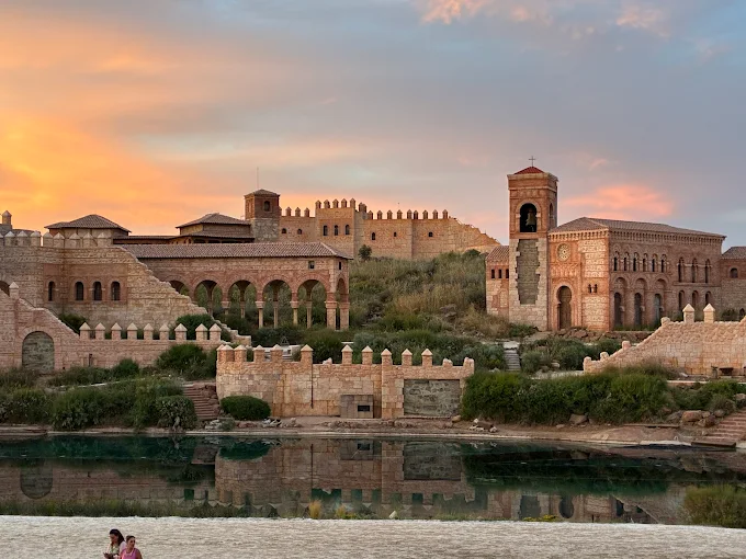 Puy du Fou - La Maleta Inquieta