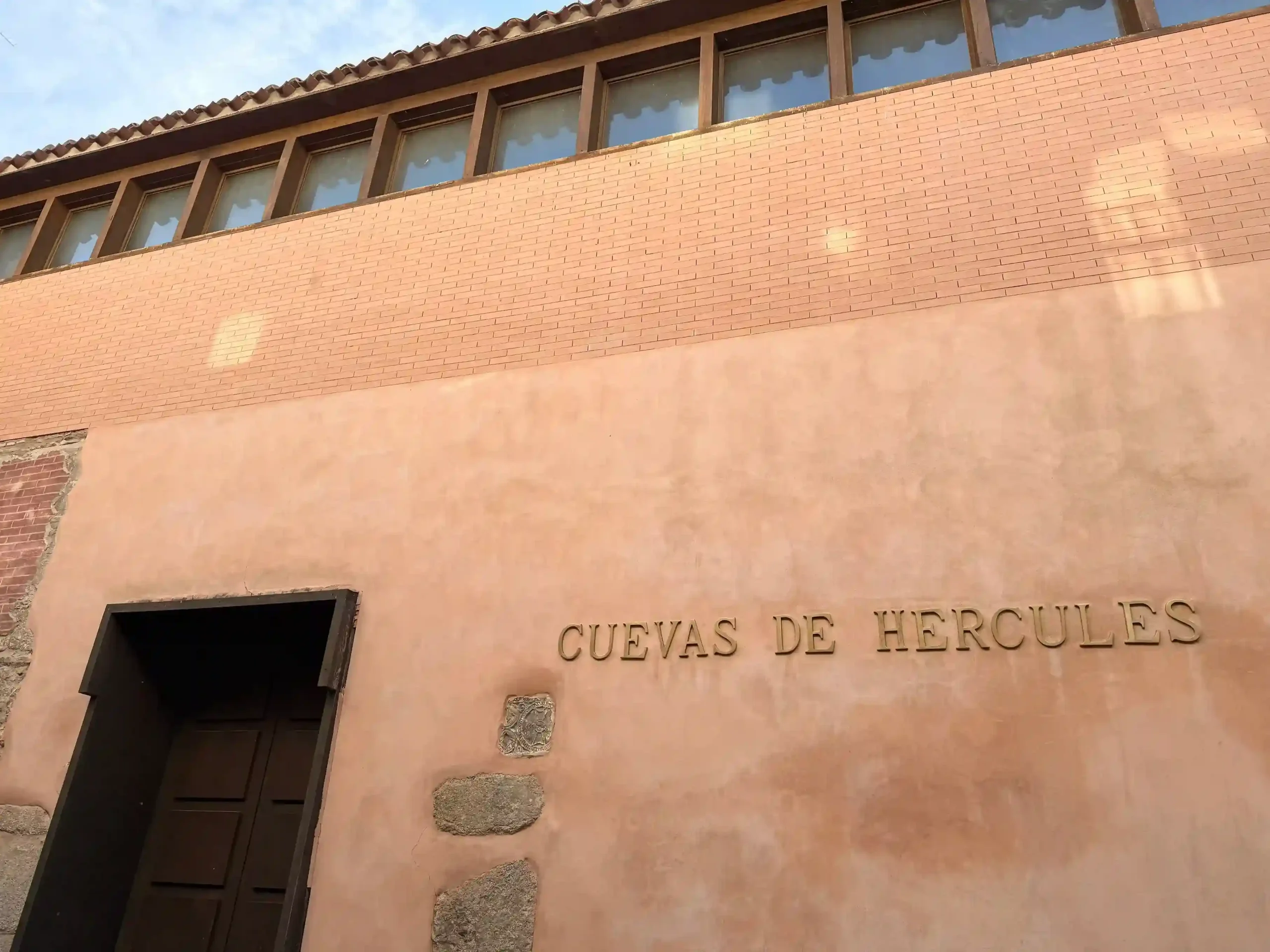 Cueva de Hércules- La Maleta Inquieta