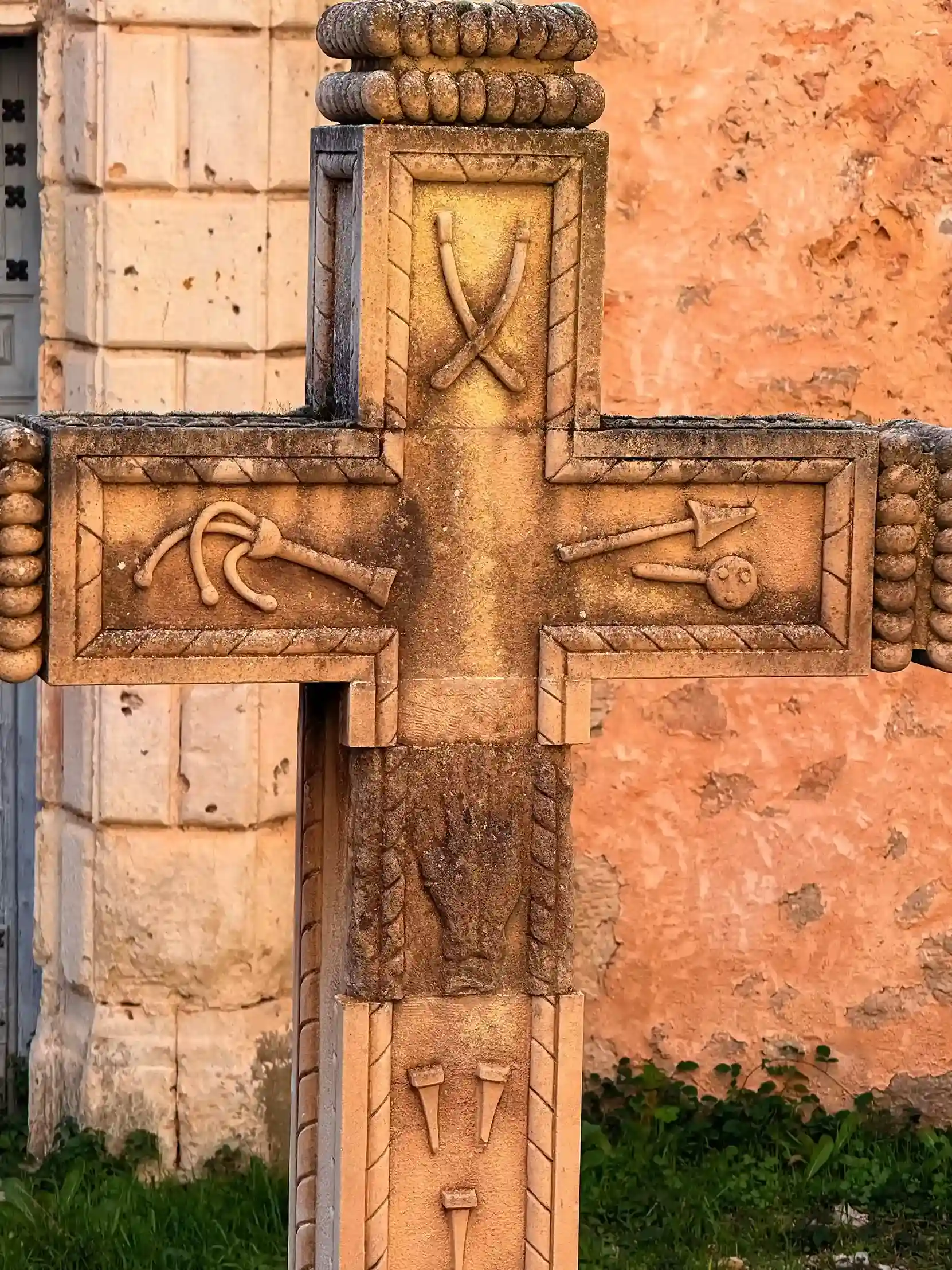 Cruz del Diablo - La Maleta Inquieta