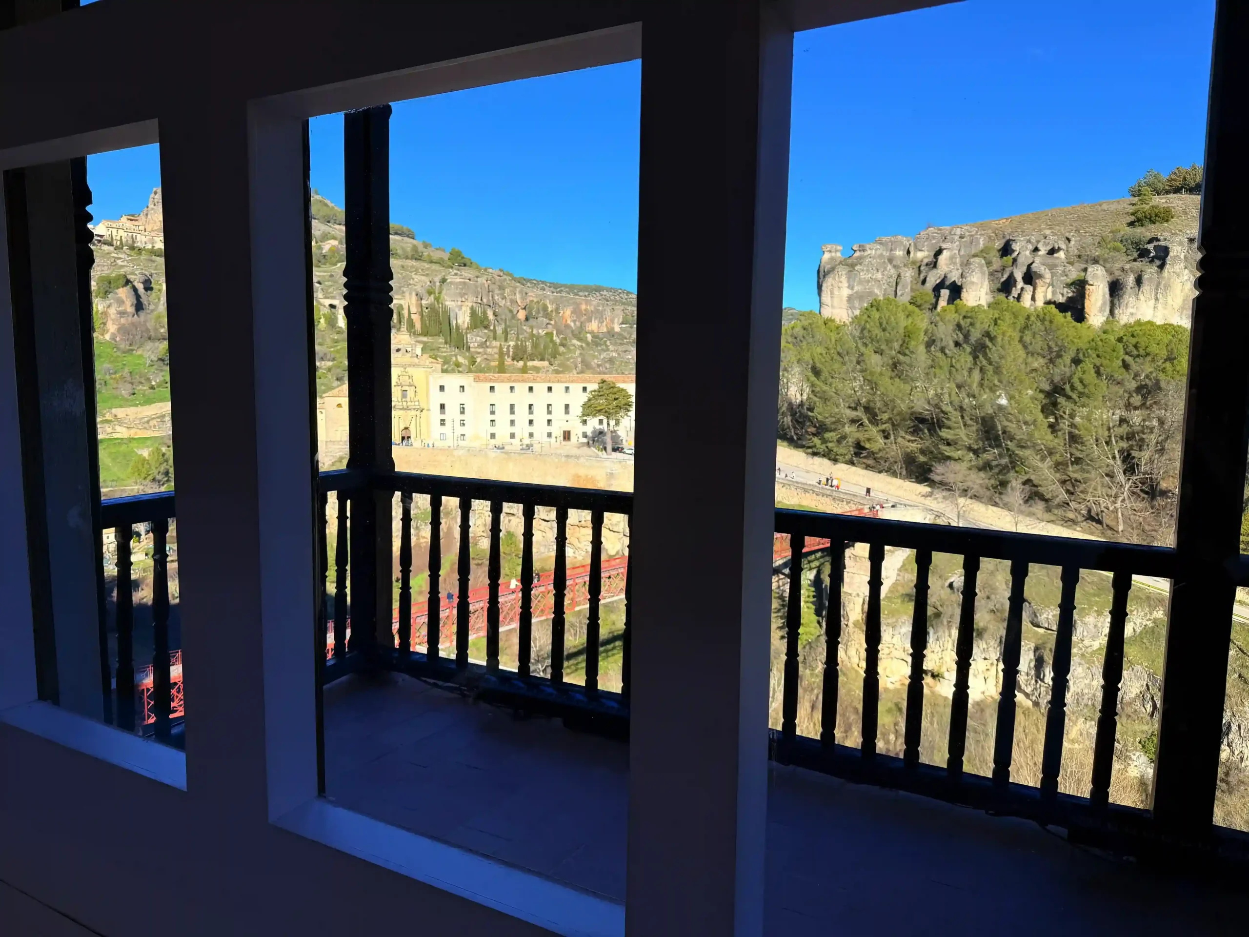 Interior casas colgadas cuenca - La Maleta Inquieta