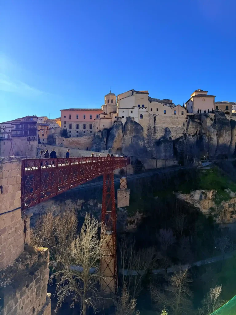 Vistas de las Casas Colgadas y el puente San Pablo - La Maleta Inquieta