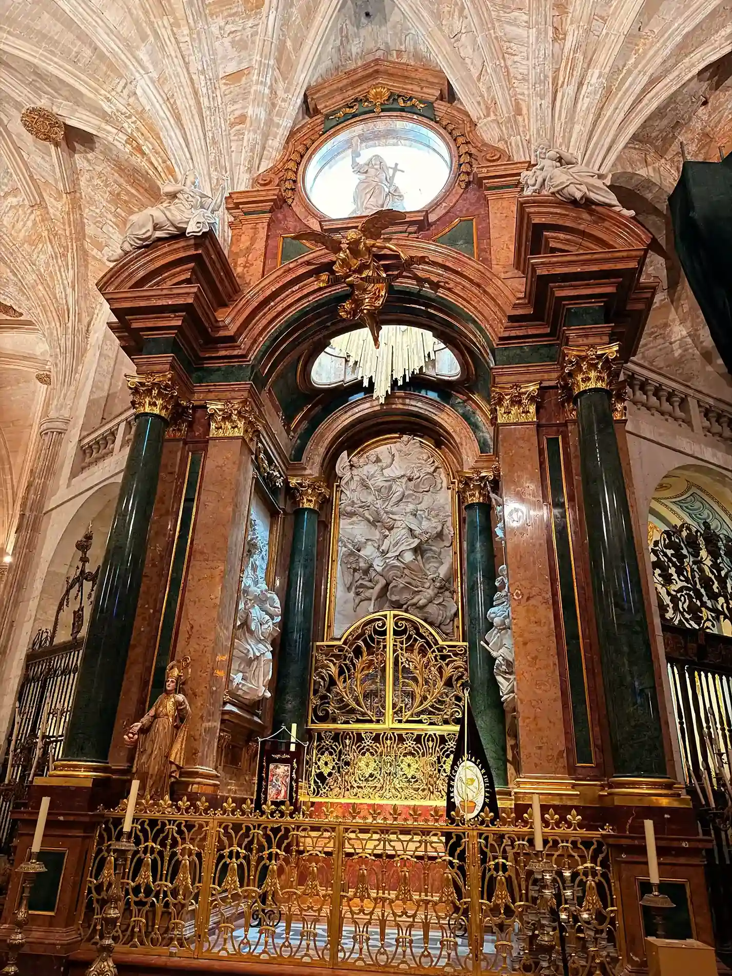 Transparente Catedral de Cuenca - La Maleta Inquieta