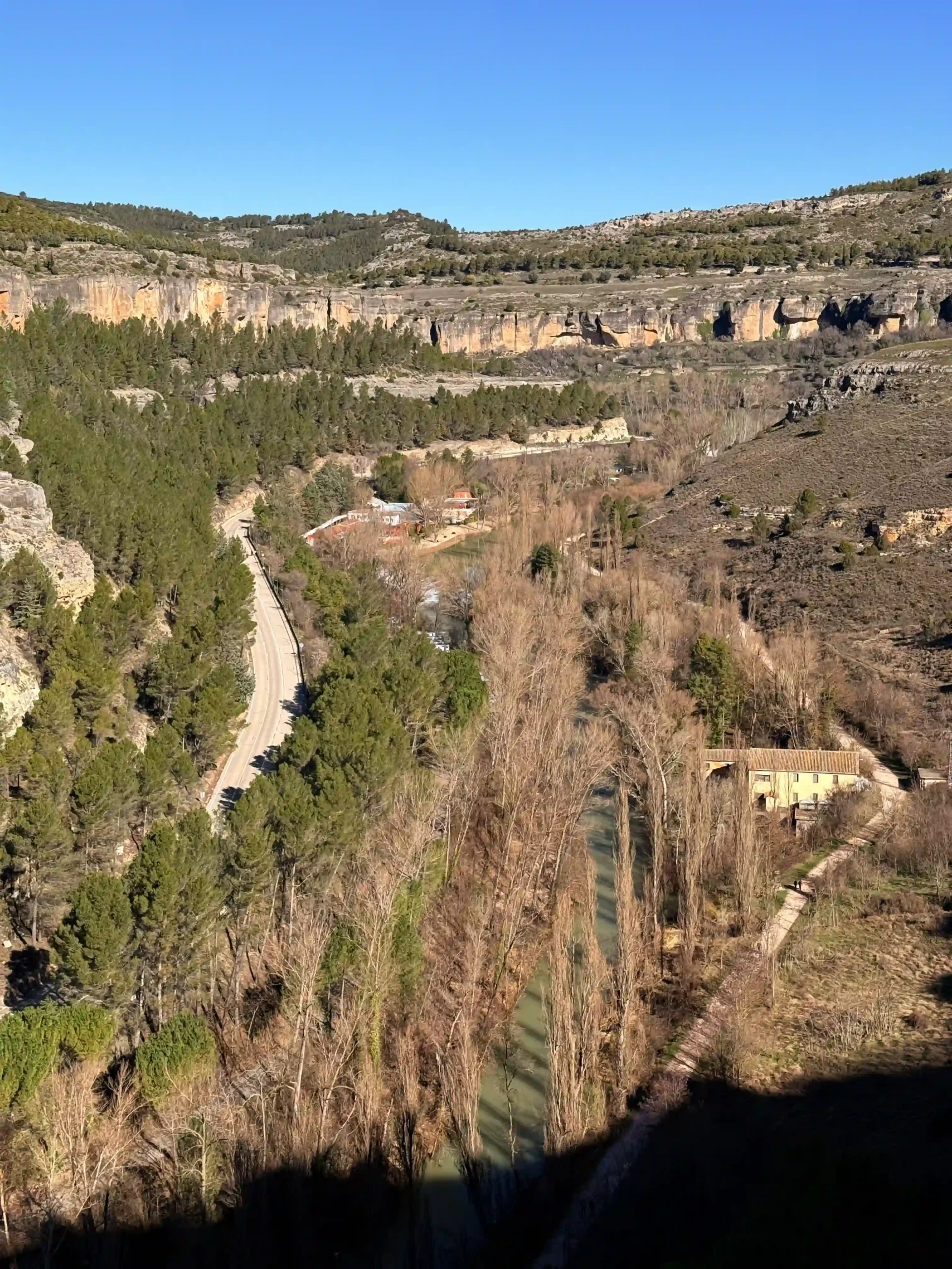 Hoz del río Júcar vista desde un mirador del casco antiguo de Cuenca. Foto propia La Maleta Inquieta, junio 2026