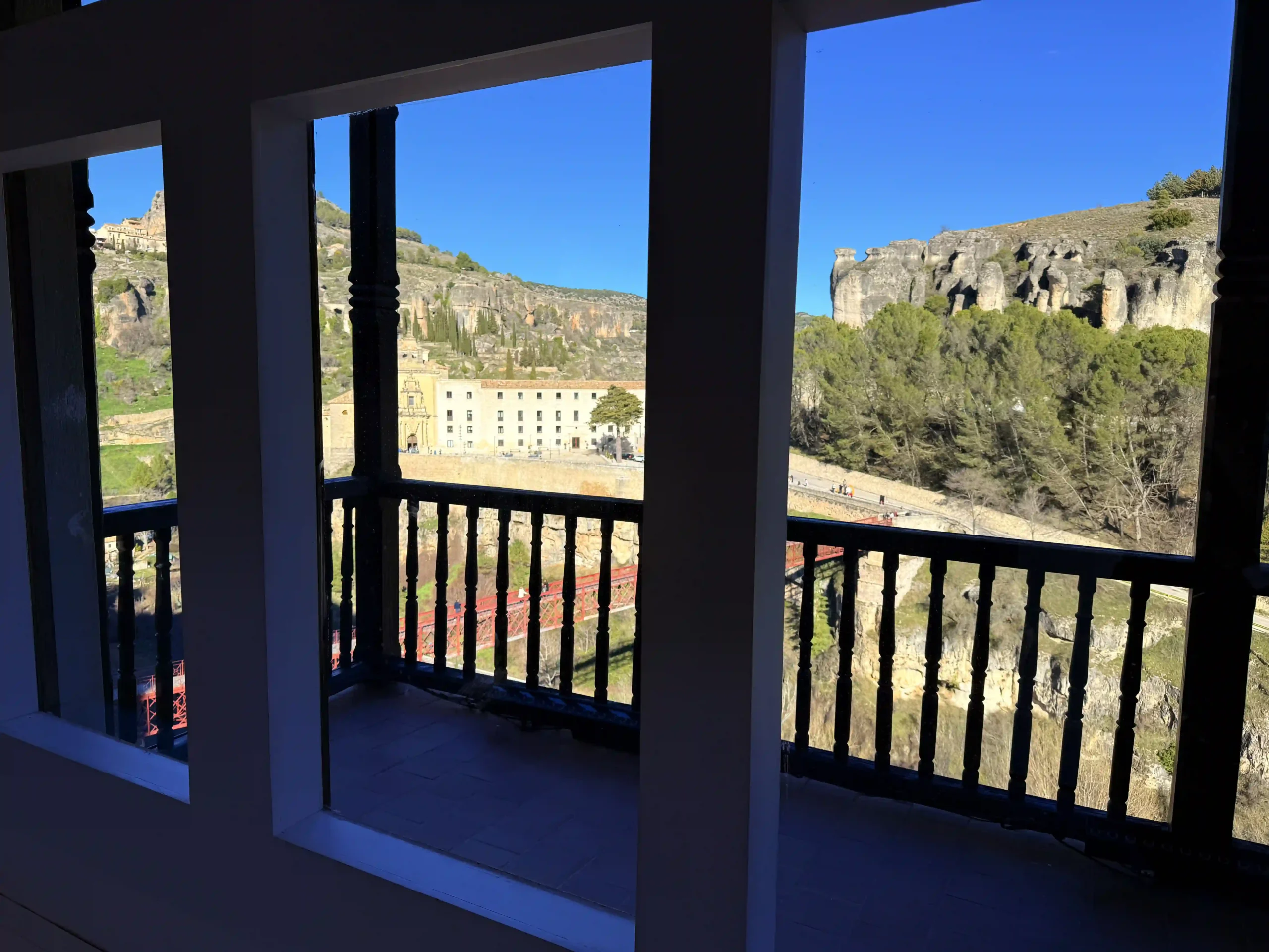 Interior del Museo de Arte Abstracto de Cuenca — La Maleta Inquieta