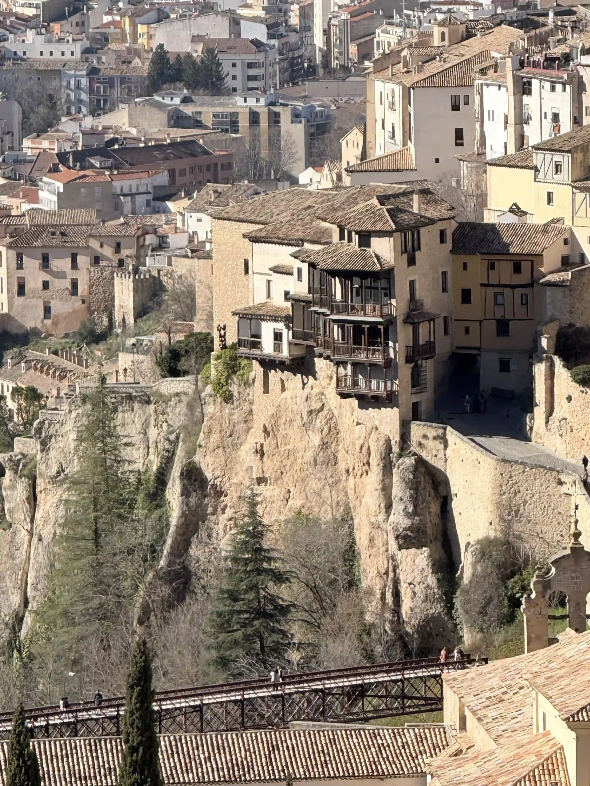 Mirador con vistas a las Casas Colgadas de Cuenca — La Maleta Inquieta