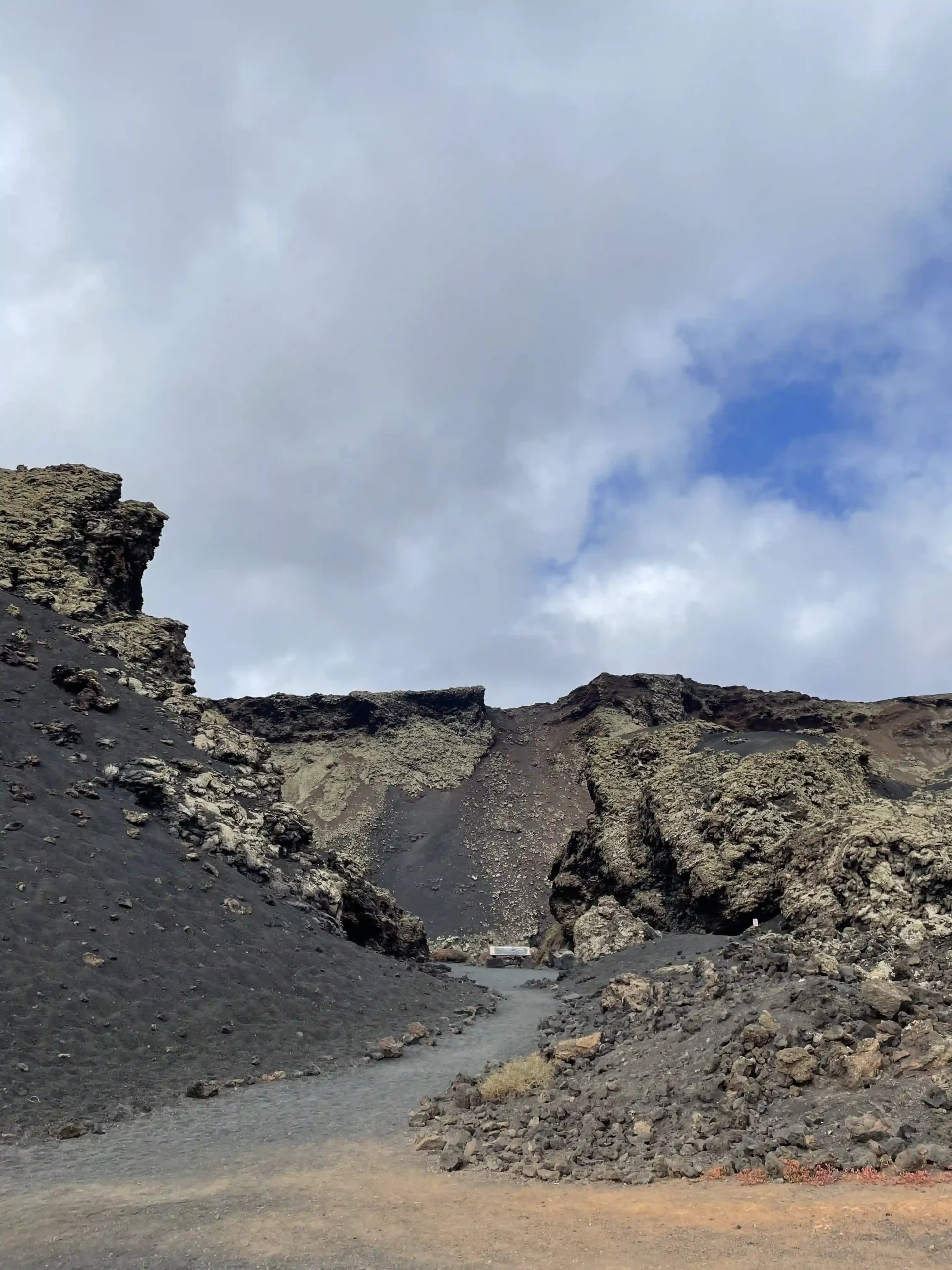 Interior del volcán El Cuervo Lanzarote - La Maleta Inquieta