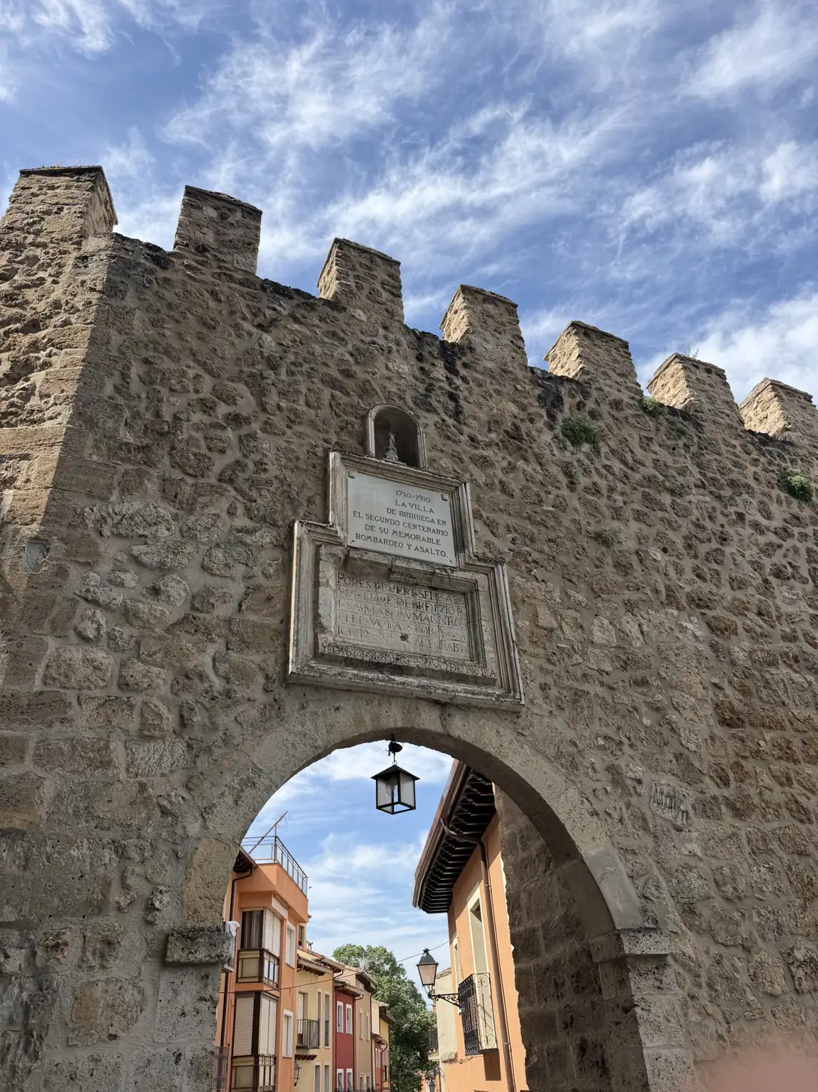 Puerta de la Cadena, uno de los accesos a la muralla medieval de Brihuega.