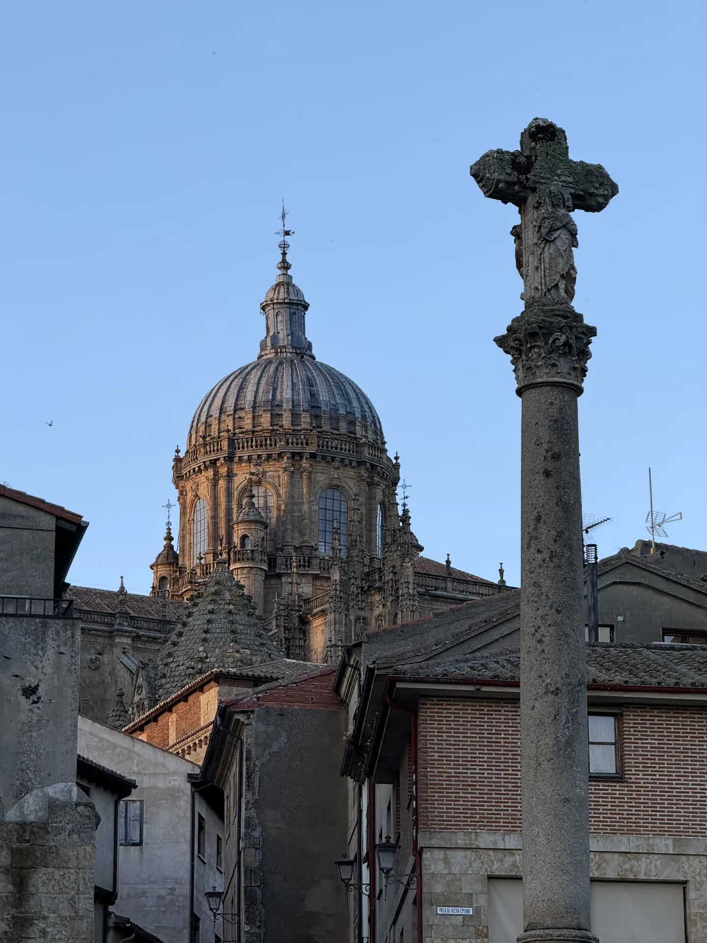Cúpula barroca del crucero de la Clerecía sobre el casco histórico de Salamanca — Foto propia La Maleta Inquieta, junio 2026