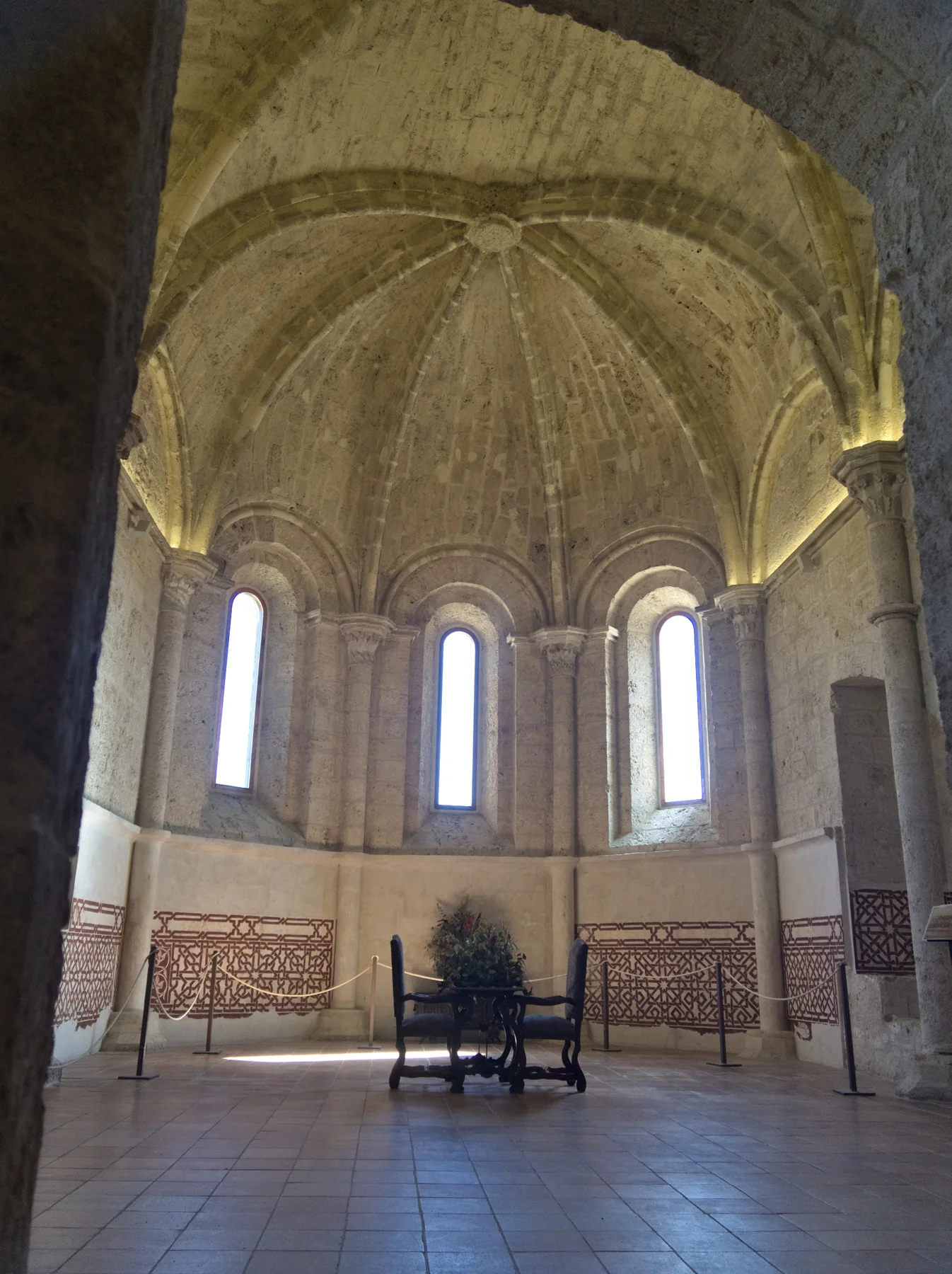 Interior gótico de la Iglesia de Santa María de la Peña, dentro del recinto del castillo de Brihuega. Foto propia La Maleta Inquieta, 2026.