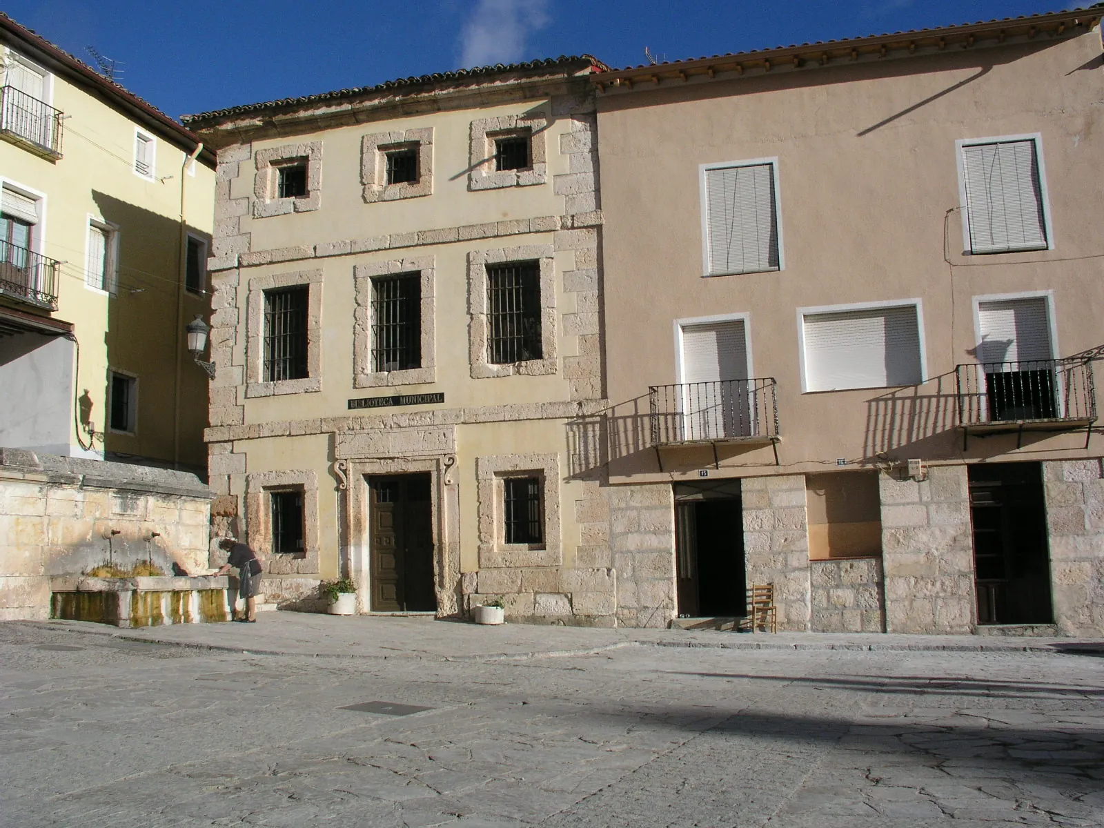 Plaza del Coso de Brihuega, casco histórico donde comprar la miel de la Alcarria. Foto propia La Maleta Inquieta, junio 2026