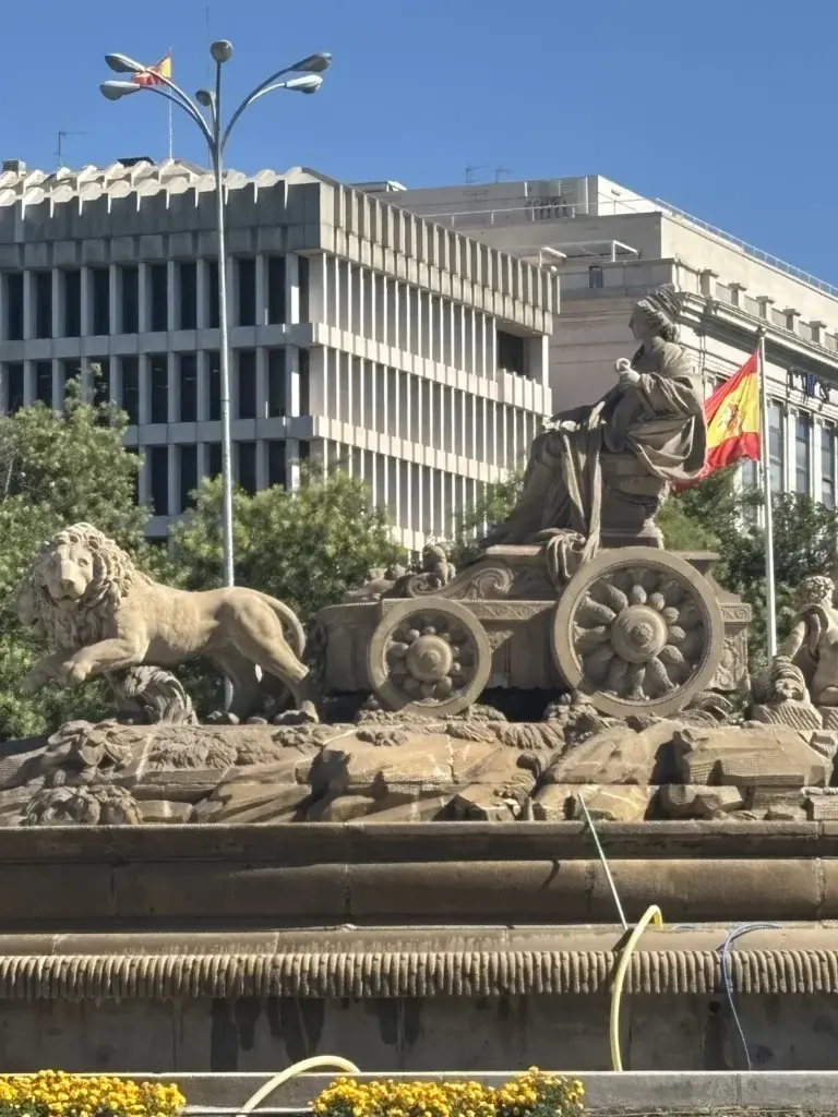 Fuente de Cibeles en Madrid con la diosa sobre su carro de leones — Foto propia La Maleta Inquieta, julio 2026