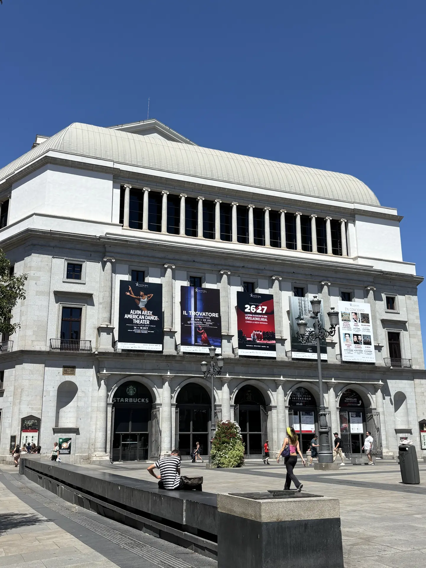 Fachada del Teatro Real de Madrid en la Plaza de Oriente, a un paseo del Templo de Debod, Foto propia La Maleta Inquieta, julio 2026
