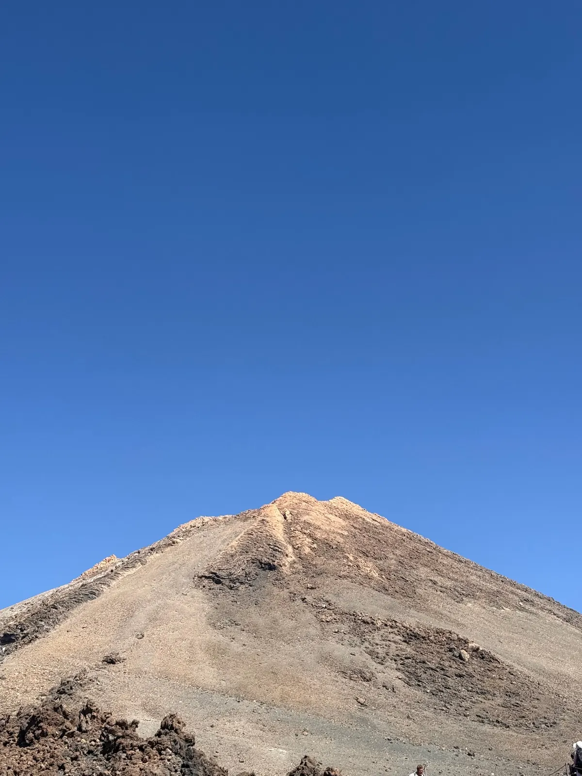 Cono volcánico del pico del Teide recortado sobre el cielo, el Echeyde de los guanches