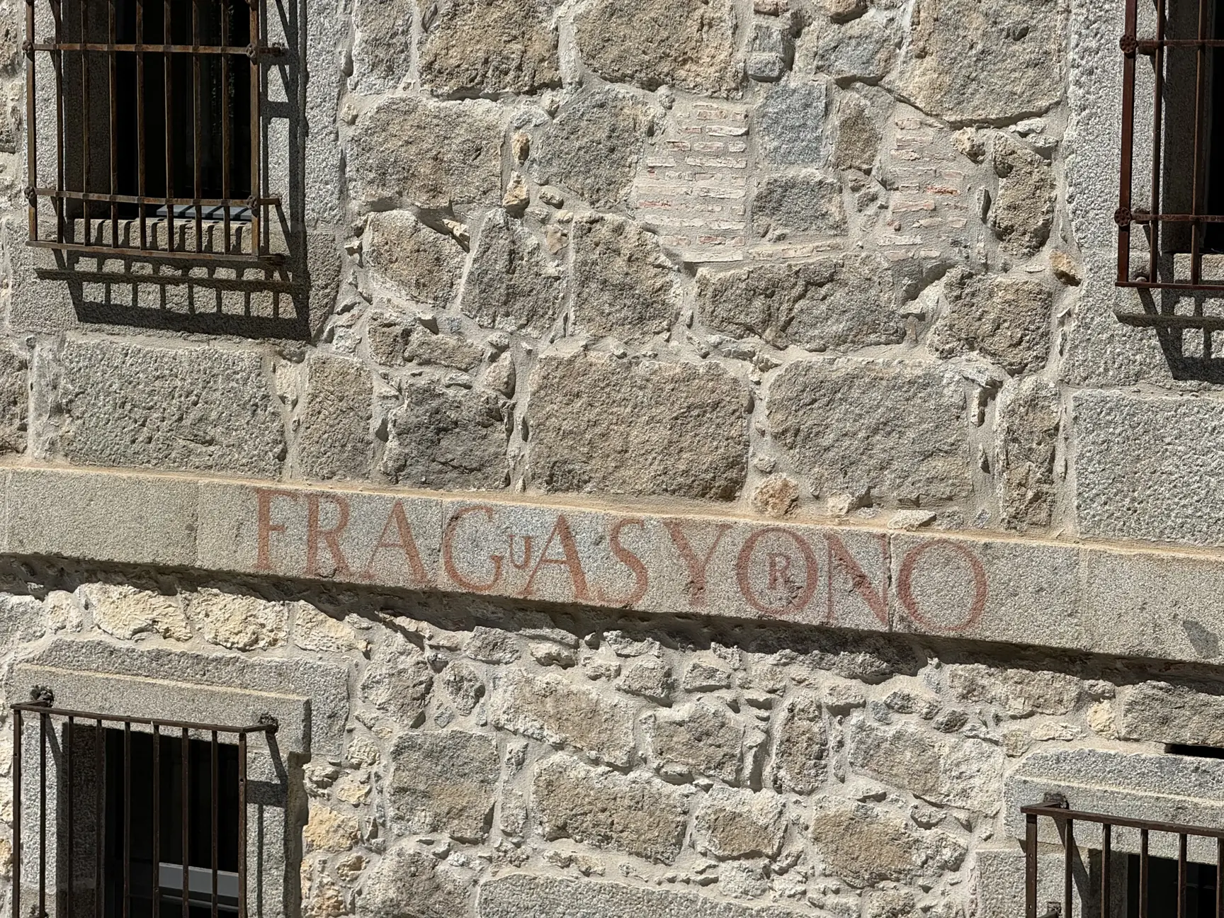 Entrada moderna del museo de la Real Casa de Moneda de Segovia, con el acceso de visitantes. Foto propia La Maleta Inquieta, septiembre 2026.