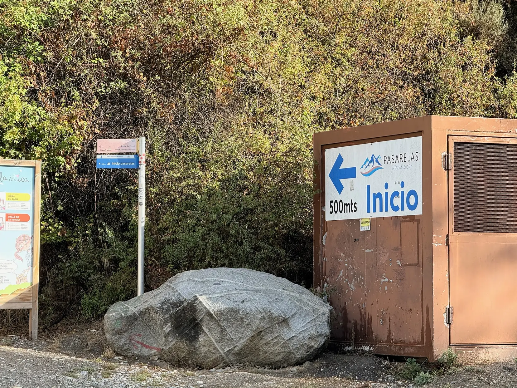 Cartel que indica el inicio de las Pasarelas de Panticosa a 500 metros de distancia. Foto propia La Maleta Inquieta, octubre 2026